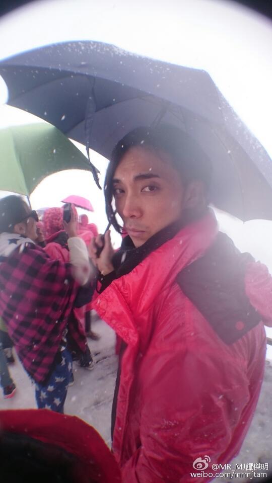 梁姓演員，從無名到舞臺之星，自信與成就感的蛻變之旅