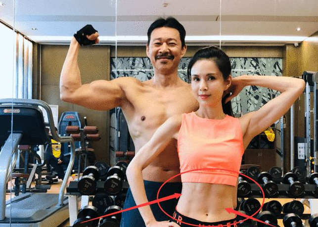 明星腹肌大揭秘，魅力與健康要素探究