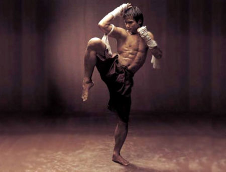 美國肌肉男演員的心靈之旅，自然美景中的寧靜與平和