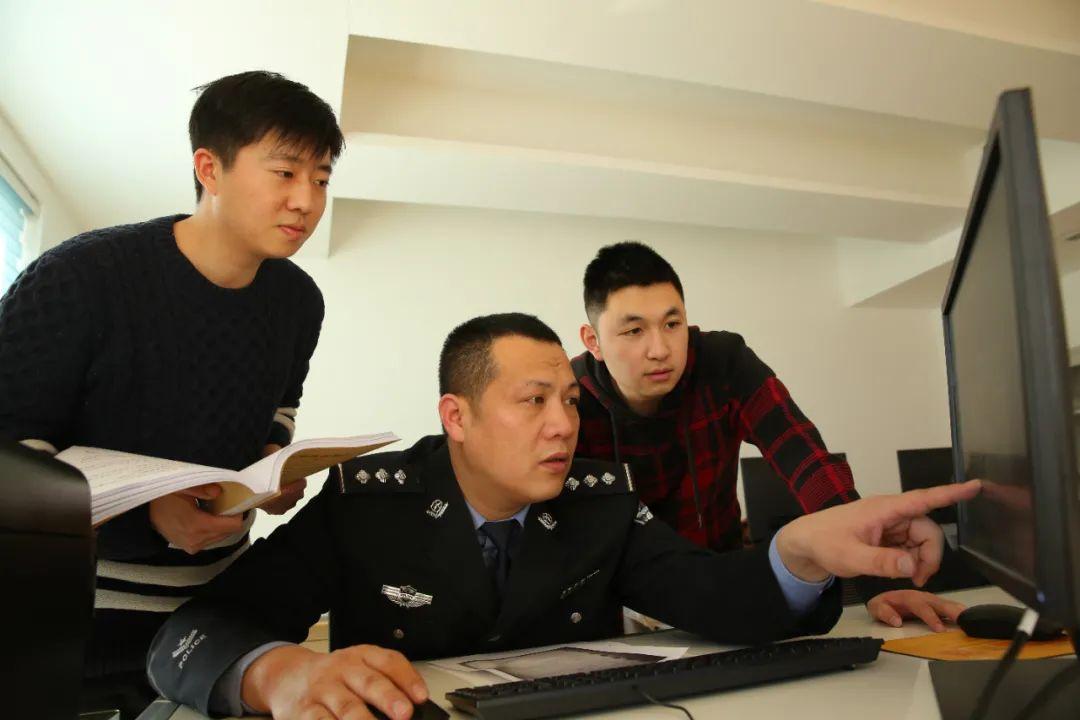 最新刑偵案例揭秘，自然美景中的心理追蹤之旅