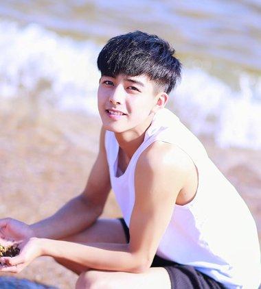 最新流行短發(fā)型揭秘，時(shí)尚新風(fēng)尚的打造！